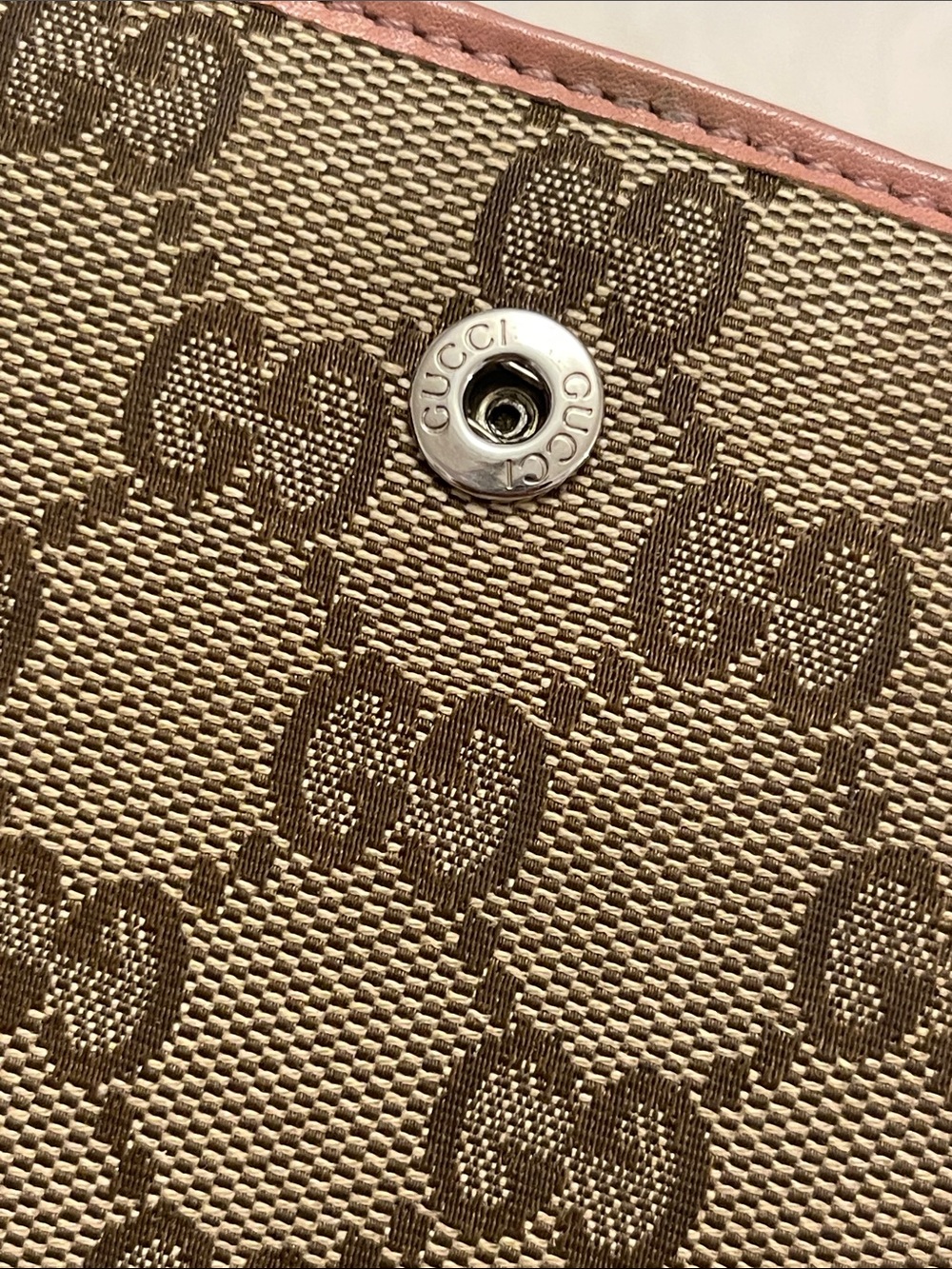 Gucci Beige GG Canvas Wallet with Pink Leather Trim - Picture 2 of 8